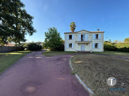 Maison à vendre 529 000 € 8 pièces 4 chambres 237 m² 9 255 m² de terrain Vertheuil 33180