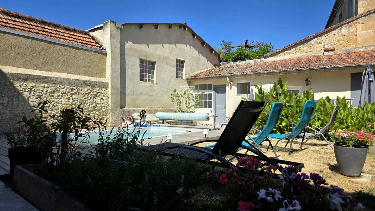 Maison 11 pièces 347 m² · à Condom · 347 m² · 523 000 €