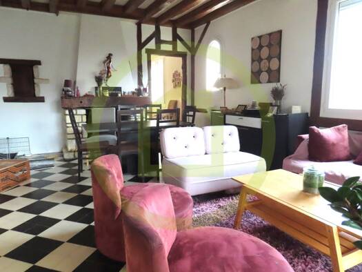 Maison à vendre 349 990 € 7 pièces 6 chambres 198 m² Activités Orléans 45100