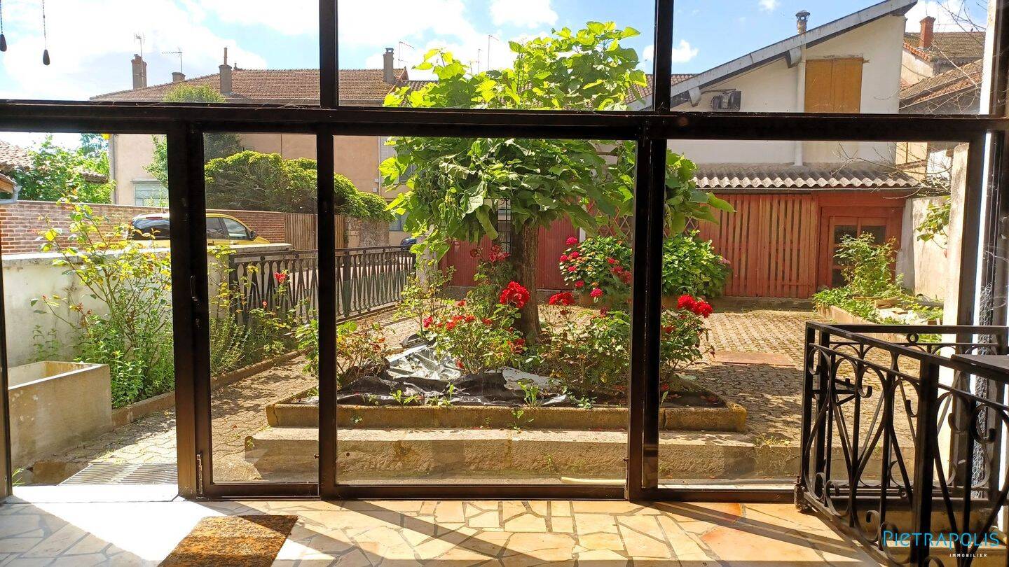 Maison 7 pièces 170 m² · à Romenay · 170 m² · 140 000 €