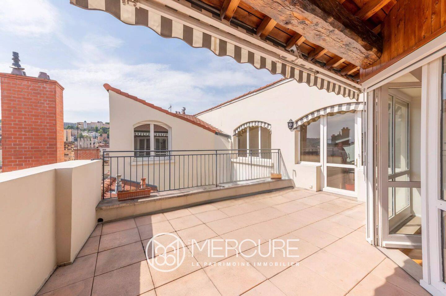 Appartement 8 pièces 207 m² · à Lyon 2ème Arrondissement · 207,4 m² · 3 276 €
