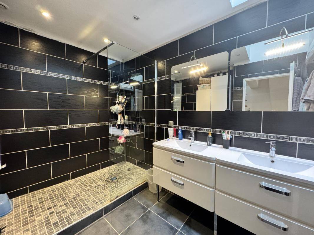 Appartement 4 pièces 99 m² · à Aiglun · 99 m² · 845 €