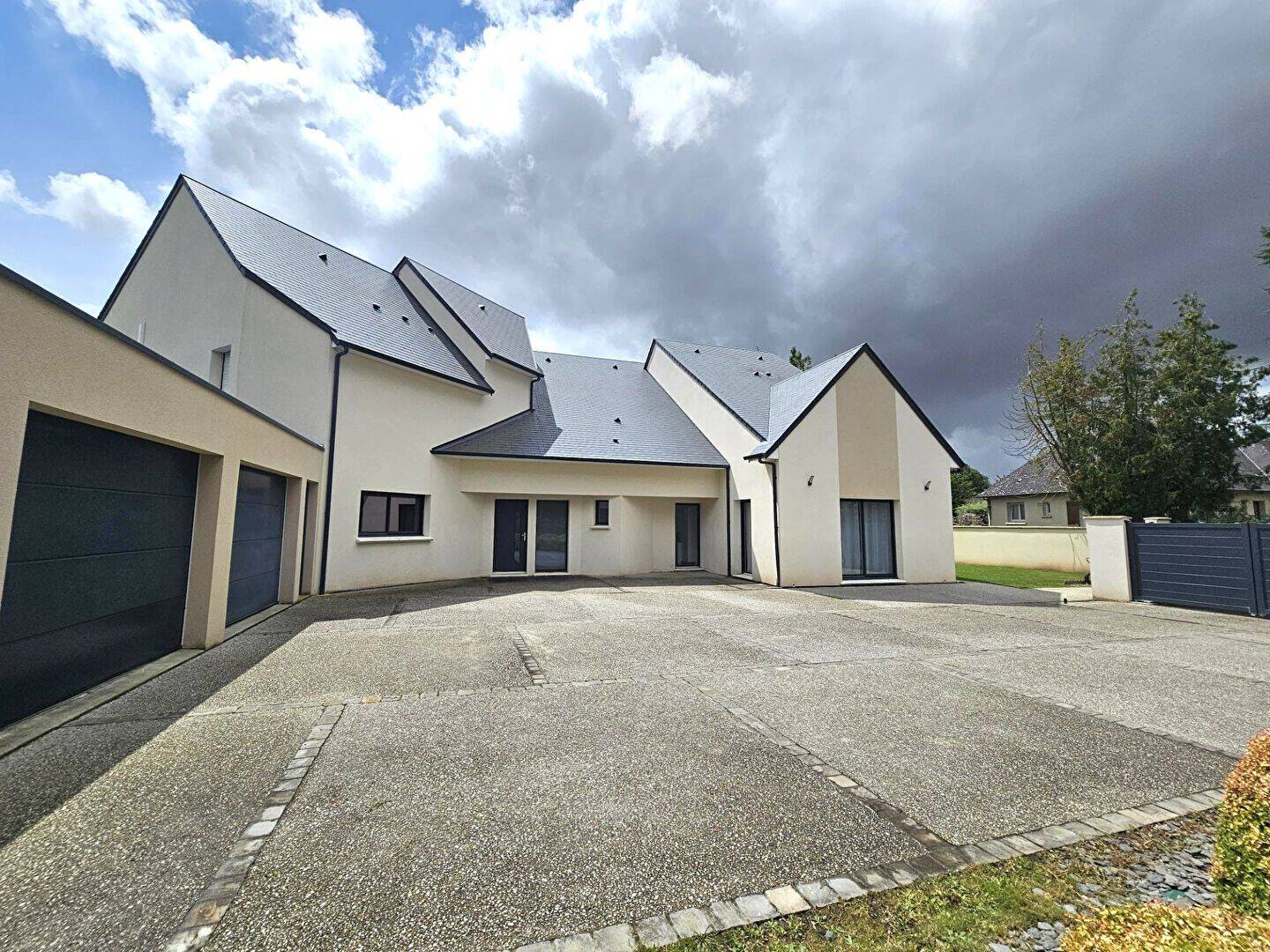 Maison 10 pièces 530 m² · à Caen · 530 m² · 1 240 000 €