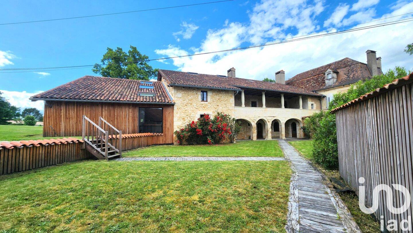 Maison 11 pièces 342 m² · à Jaure · 342 m² · 396 000 €