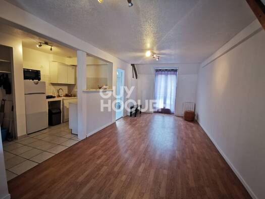 Appartement à louer 595 € 2 pièces 1 chambre 48 m² Étage 1/2 La Ferté-Gaucher 77320