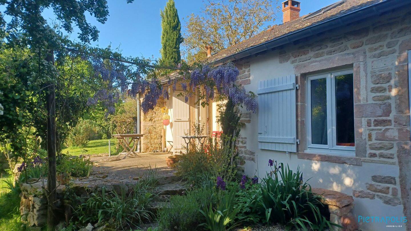 Maison 10 pièces 299 m² · à La Genête · 299 m² · 458 000 €