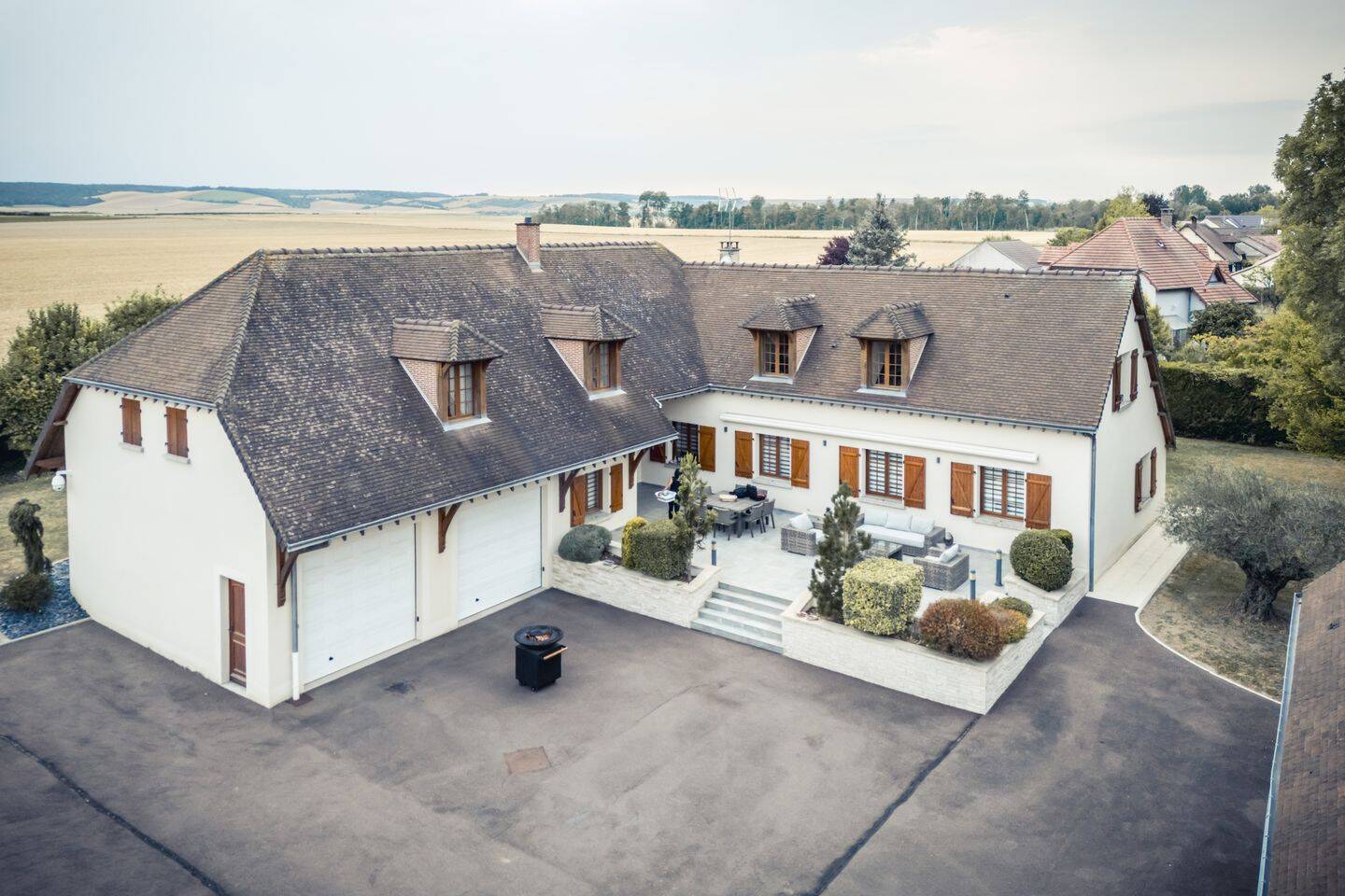 Maison 7 pièces 350 m² · à Saint-Pouange · 350 m² · 990 000 €