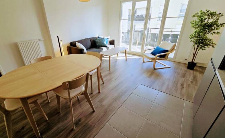 Appartement à louer 1 985 € 5 pièces 4 chambres 89 m² 3ème étage Jean Duclos Le Blanc-Mesnil 93150