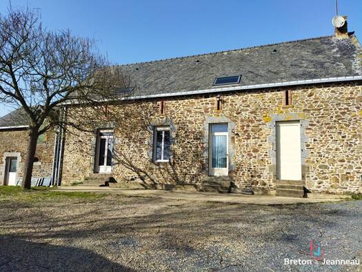 Maison à vendre 184 150 € 5 pièces 3 chambres 131 m² 1 500 m² de terrain Mayenne 53100