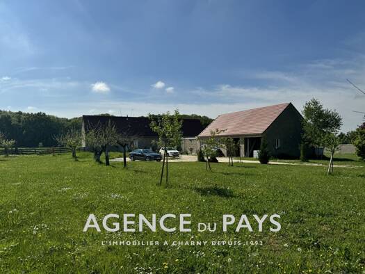 Maison à vendre 329 000 € 8 pièces 5 chambres 230 m² 14 920 m² de terrain Charny Orée de Puisaye 89120
