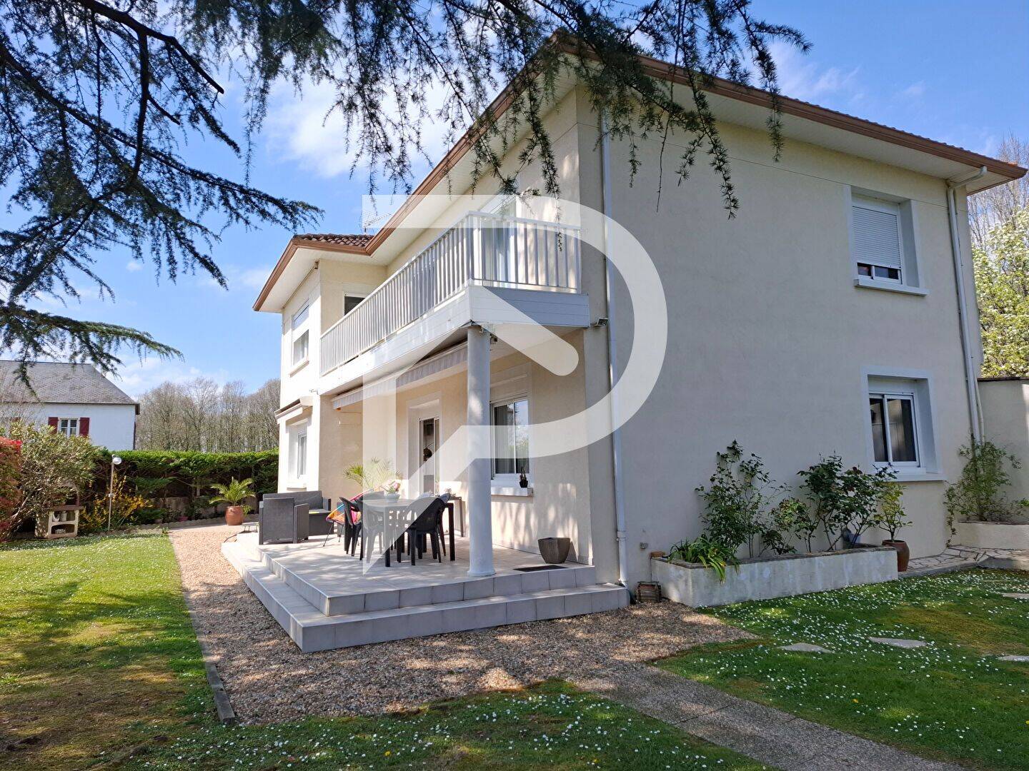 Maison 8 pièces 190 m² · à Artix · 190 m² · 249 500 €