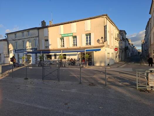 Immeuble à vendre 628 000 € 290 m² Geoffroy Martel Saintes 17100