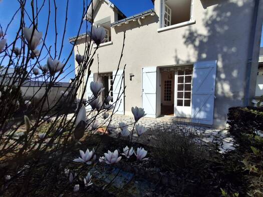 Maison à vendre 257 000 € 5 pièces 2 chambres 109 m² 702 m² de terrain Montlouis-sur-Loire 37270