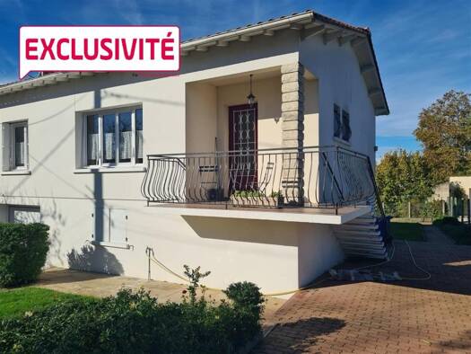 Maison à vendre 182 000 € 4 pièces 2 chambres 84 m² 446 m² de terrain La Fenetre Saintes 17100