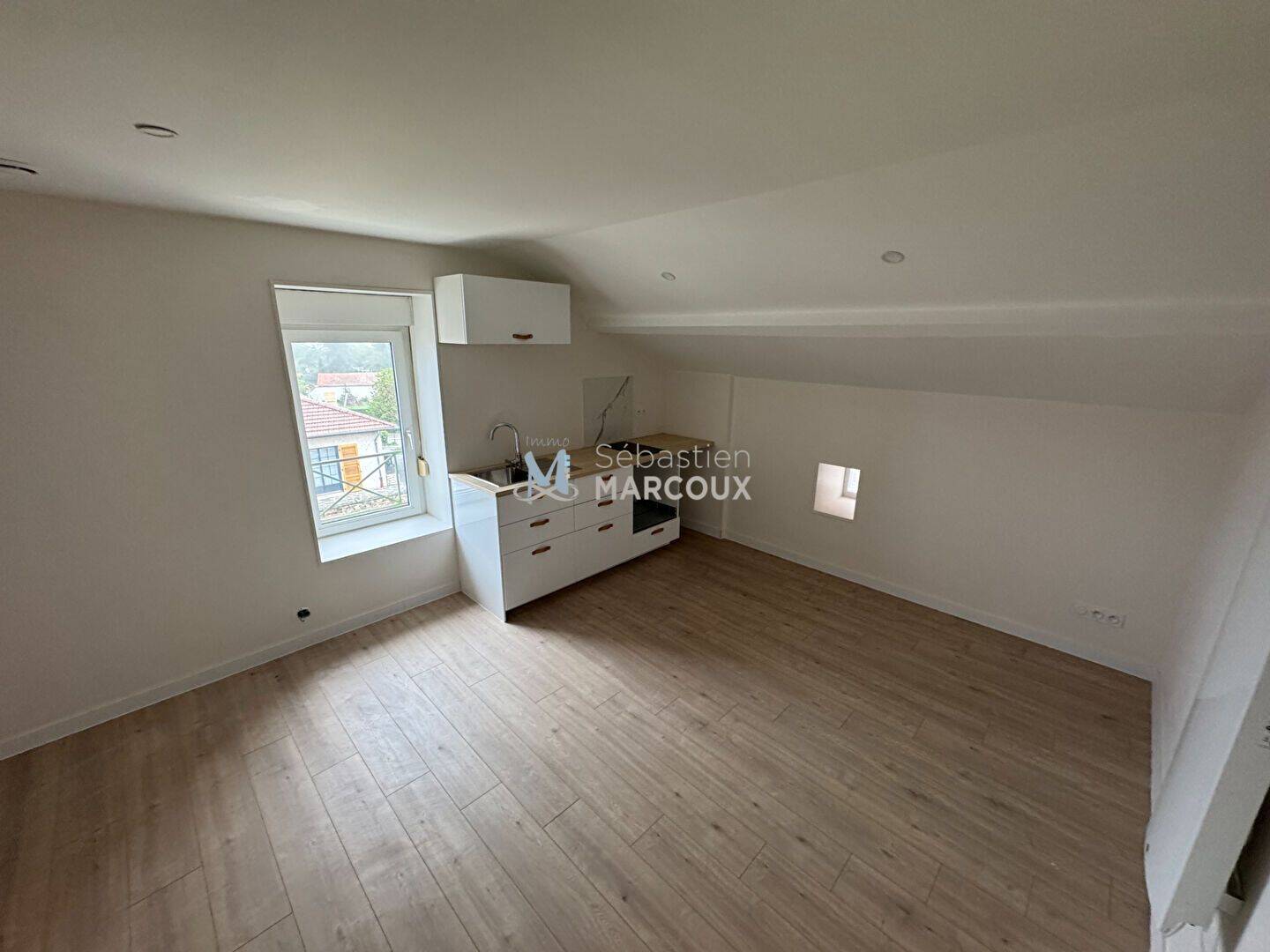 Appartement 1 pièce 28 m² · à Savigneux · 28 m² · 420 €