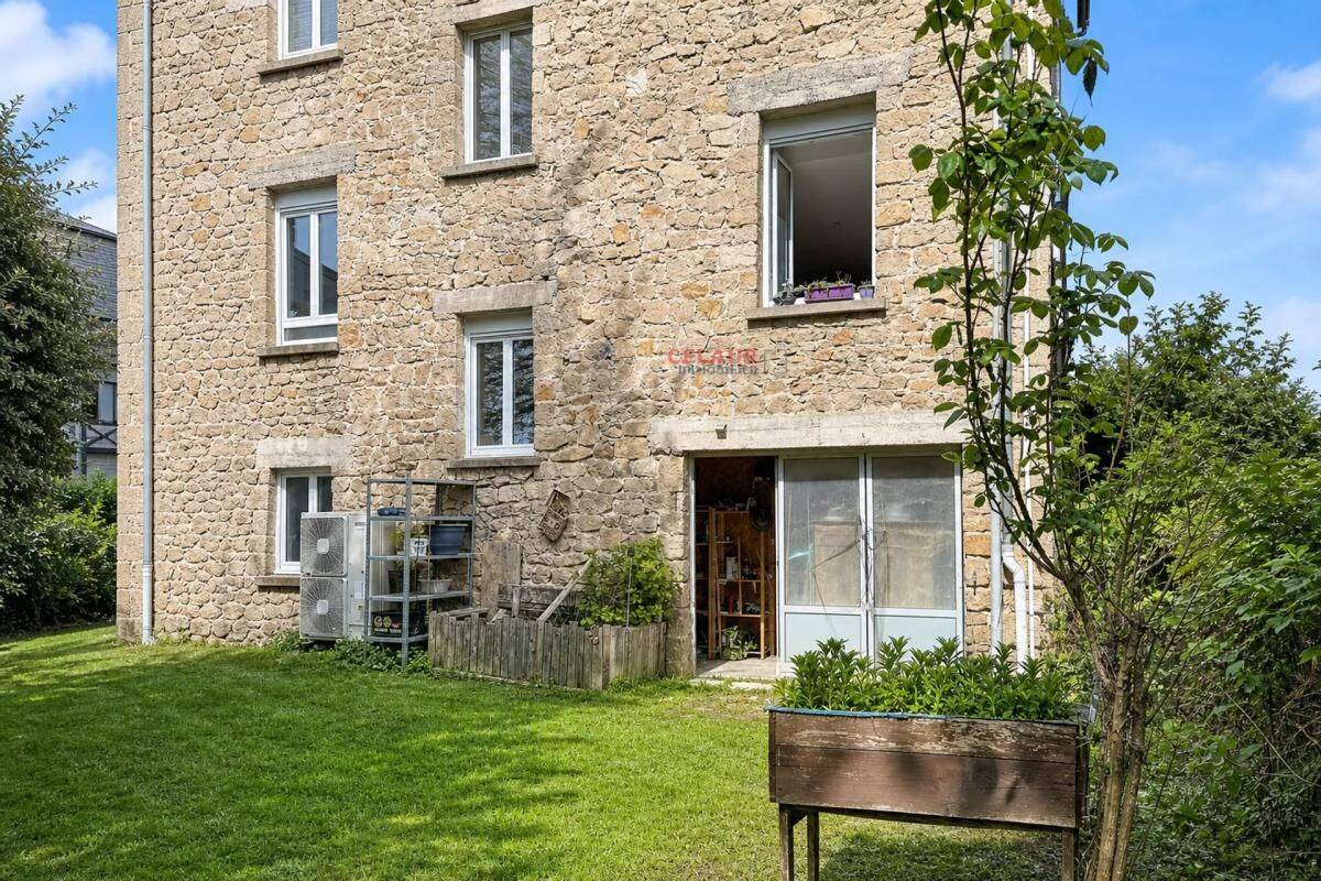 Maison 11 pièces 219 m² · à Montaignac-sur-Doustre · 219 m² · 149 000 €
