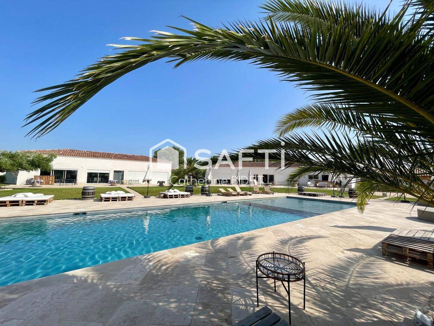 Maison 9 pièces 500 m² · à Aimargues · 500 m² · 2 500 000 €