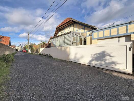 Maison à vendre 233 000 € 4 pièces 2 chambres 72 m² Bernières-sur-Mer 14990