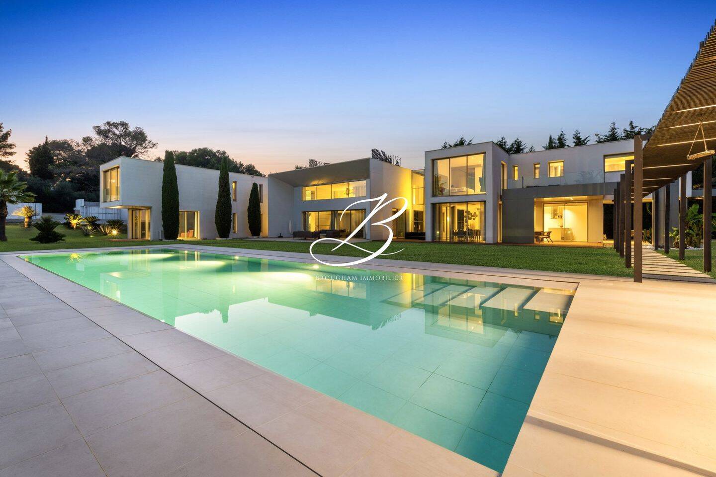 Maison 6 pièces 550 m² · à Mougins · 550 m² · 17 500 €