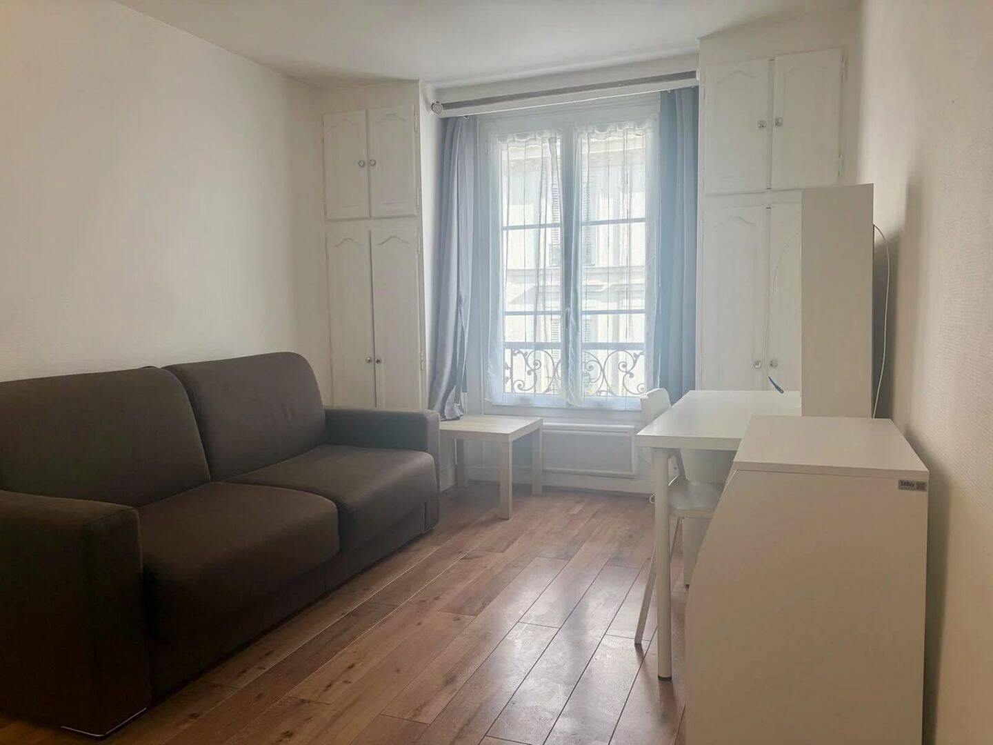 Appartement 1 pièce 16 m² · à Neuilly-sur-Seine · 16 m² · 890 €