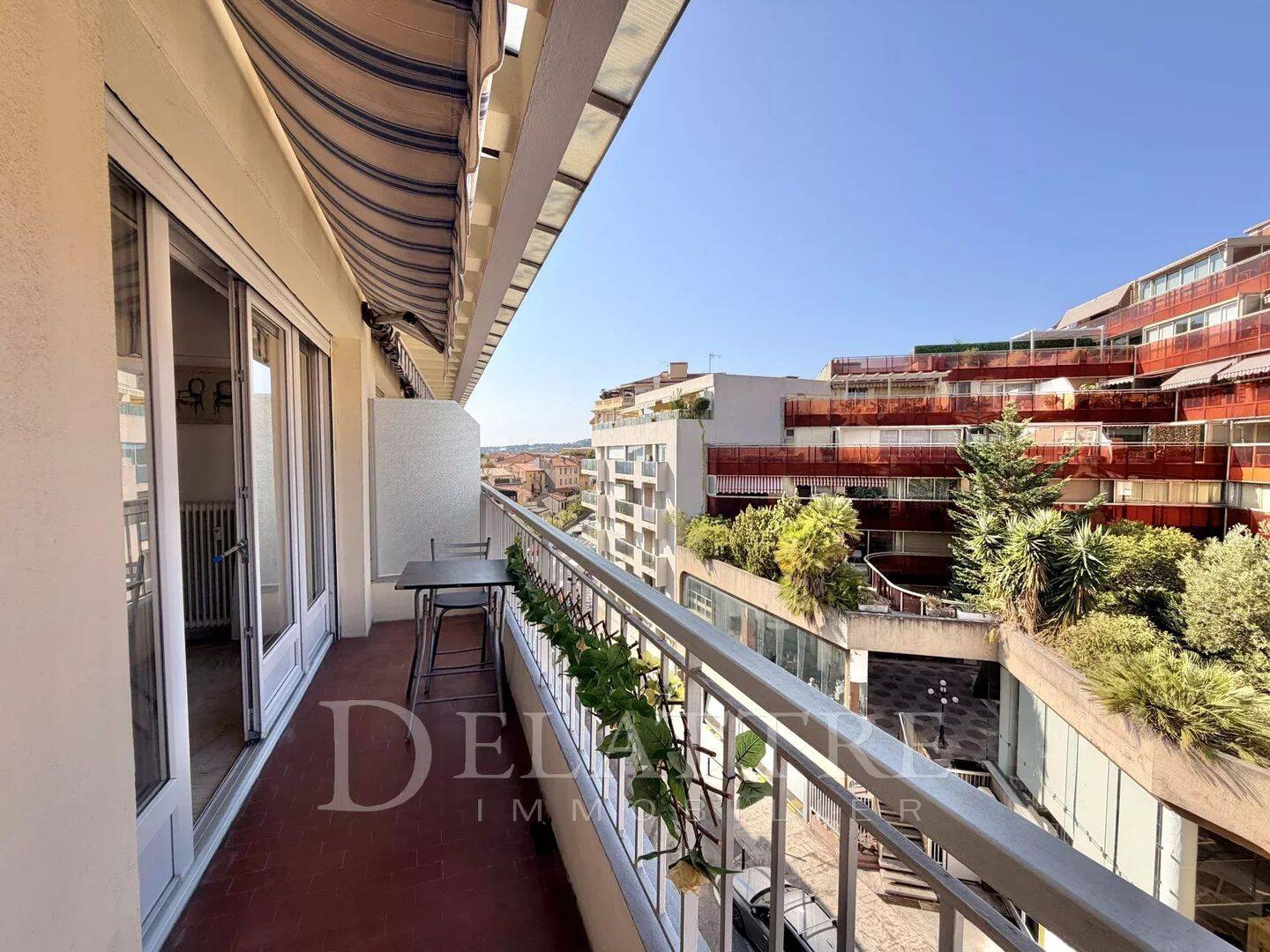 Appartement 1 pièce 30 m² · à Antibes · 29,6 m² · 724 €