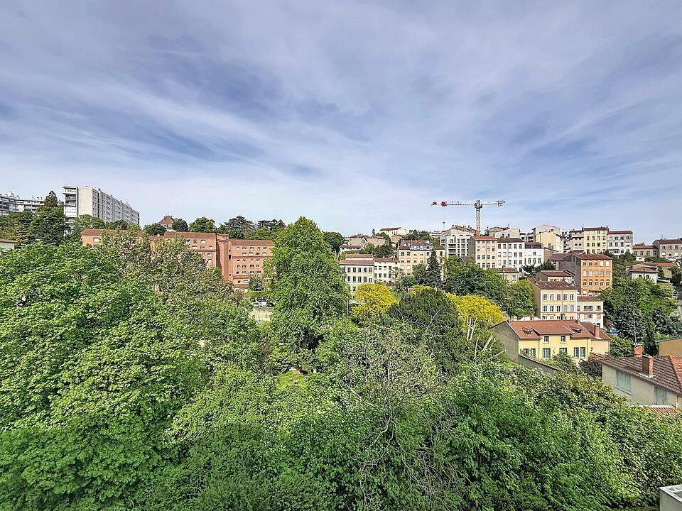 Appartement 3 pièces 82 m² · à Lyon 4ème Arrondissement · 81,7 m² · 275 000 €
