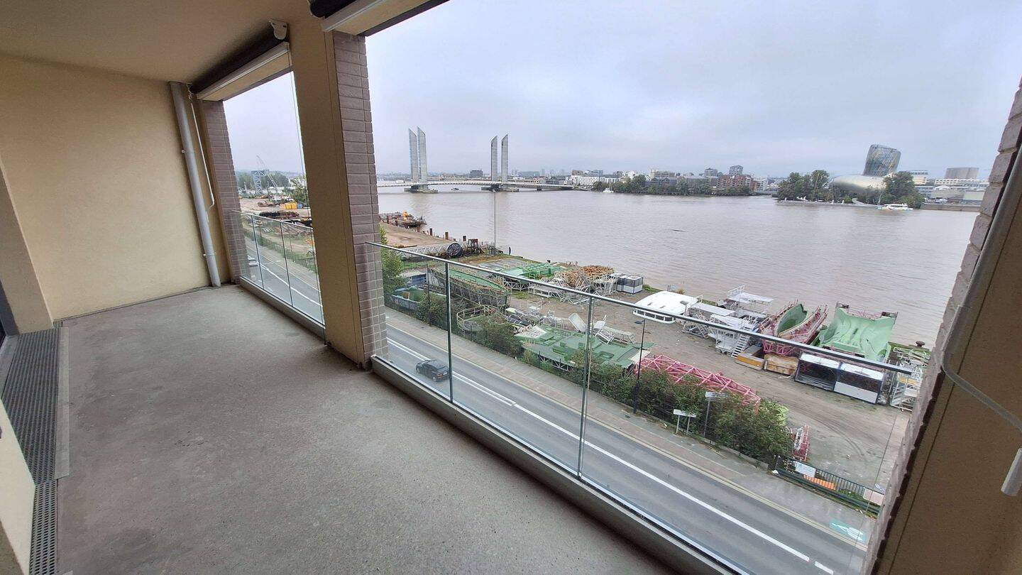 Appartement 5 pièces 111 m² · à Bordeaux · 110,8 m² · 1 636 €