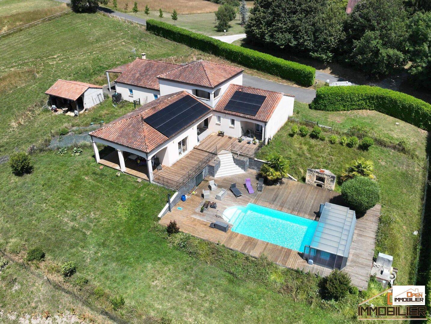 Maison 8 pièces 206 m² · à Simeyrols · 206 m² · 480 000 €