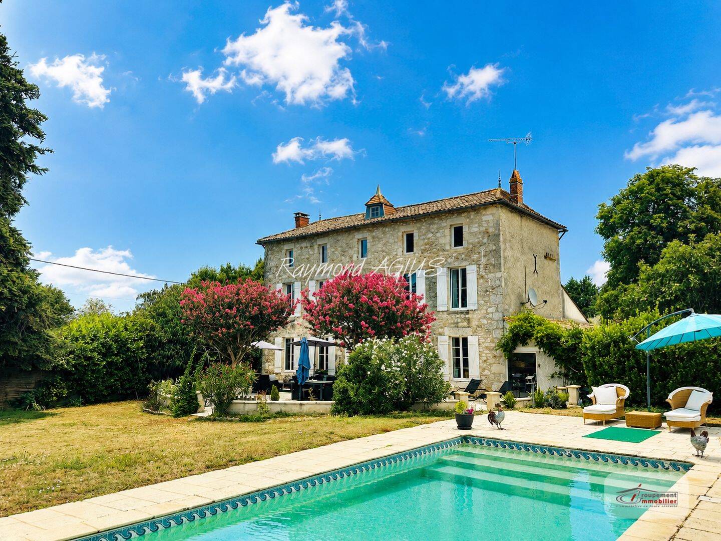 Maison 8 pièces 300 m² · à Vélines · 300 m² · 497 400 €
