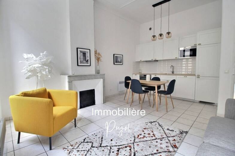 Appartement à louer 1 190 € 4 pièces 3 chambres 72 m² 1er étage Notre Dame du Mont Marseille 6ème 13006
