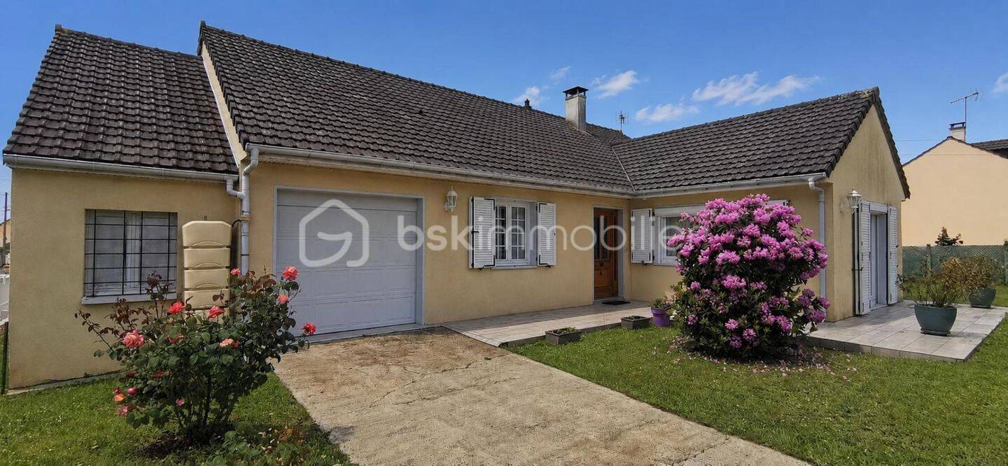 Maison 3 pièces 103 m² · à Savigné-l'Évêque · 102,7 m² · 208 000 €