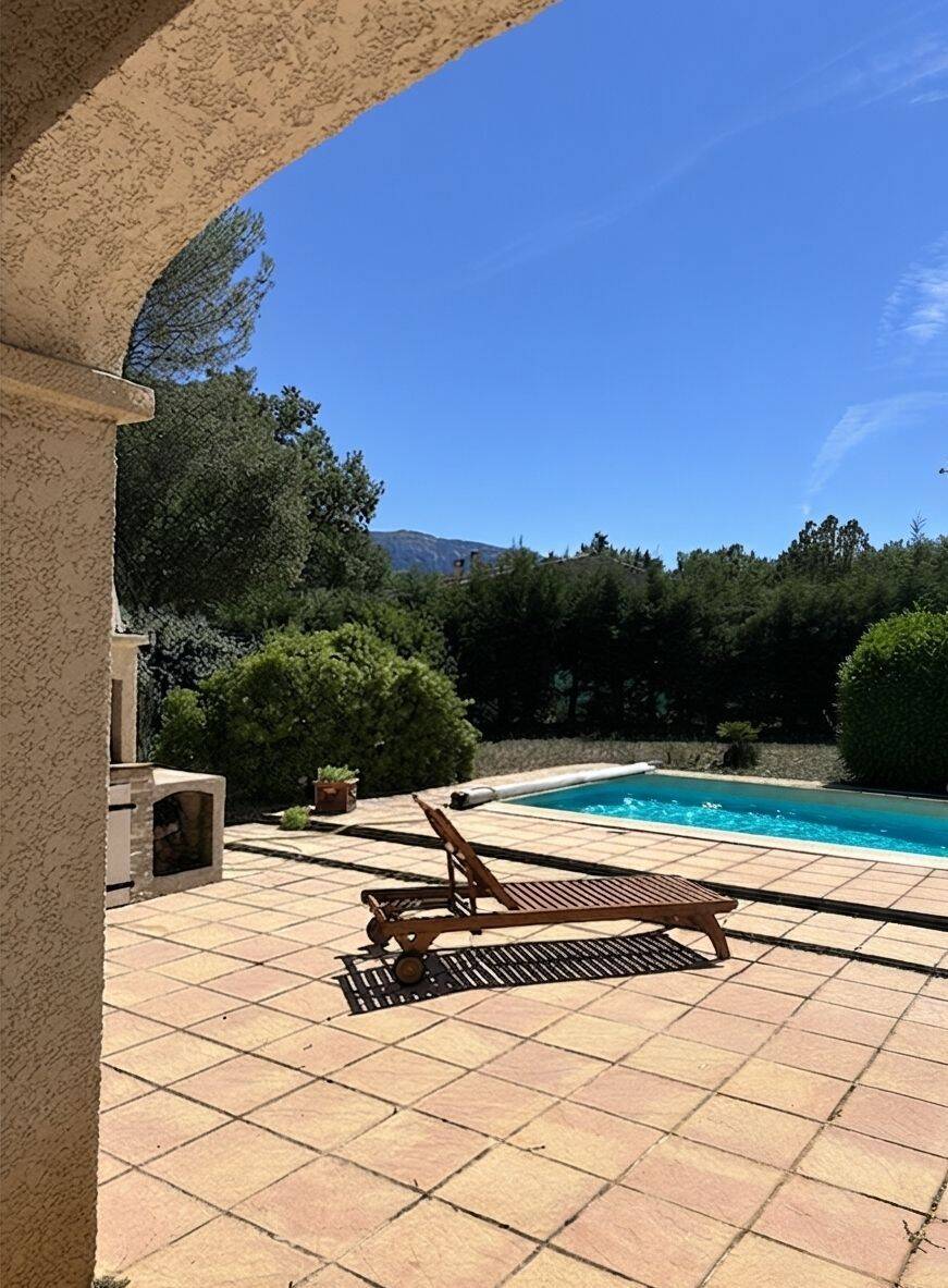Maison 6 pièces 134 m² · à Nans-les-Pins · 134 m² · 579 000 €