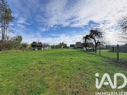 Terrain constructible à vendre 117 000 € 2 753 m² de terrain Les Montils 41120