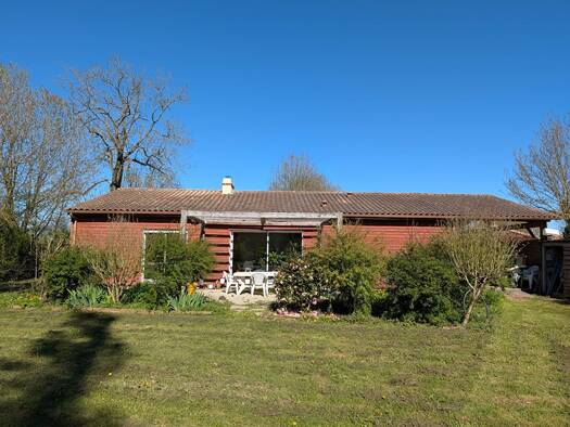 Maison de plain-pied à vendre 176 800 € 3 pièces 2 chambres 92 m² 1 496 m² de terrain La Couarde 79800