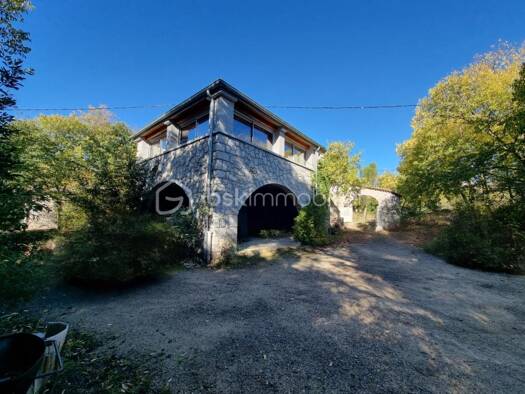 Maison à vendre 480 000 € 6 pièces 4 chambres 160 m² 3 230 m² de terrain Labeaume 07120