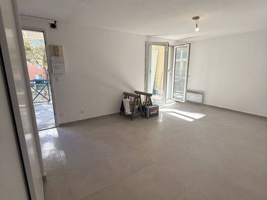 Appartement à louer 1 090 € 4 pièces 3 chambres 78 m² Étage 1/2 Bellevue-L'Olivier-Gardian Istres 13800