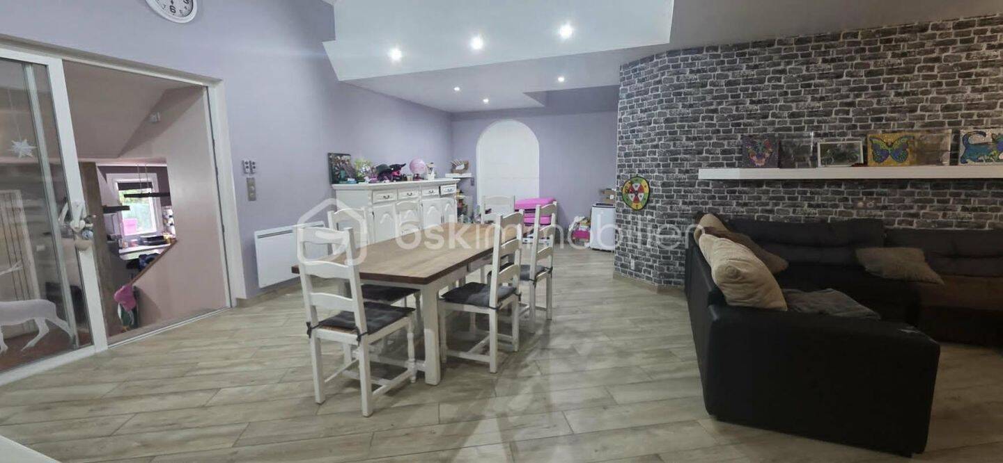 Maison 7 pièces 155 m² · à Courtenay · 155 m² · 210 000 €