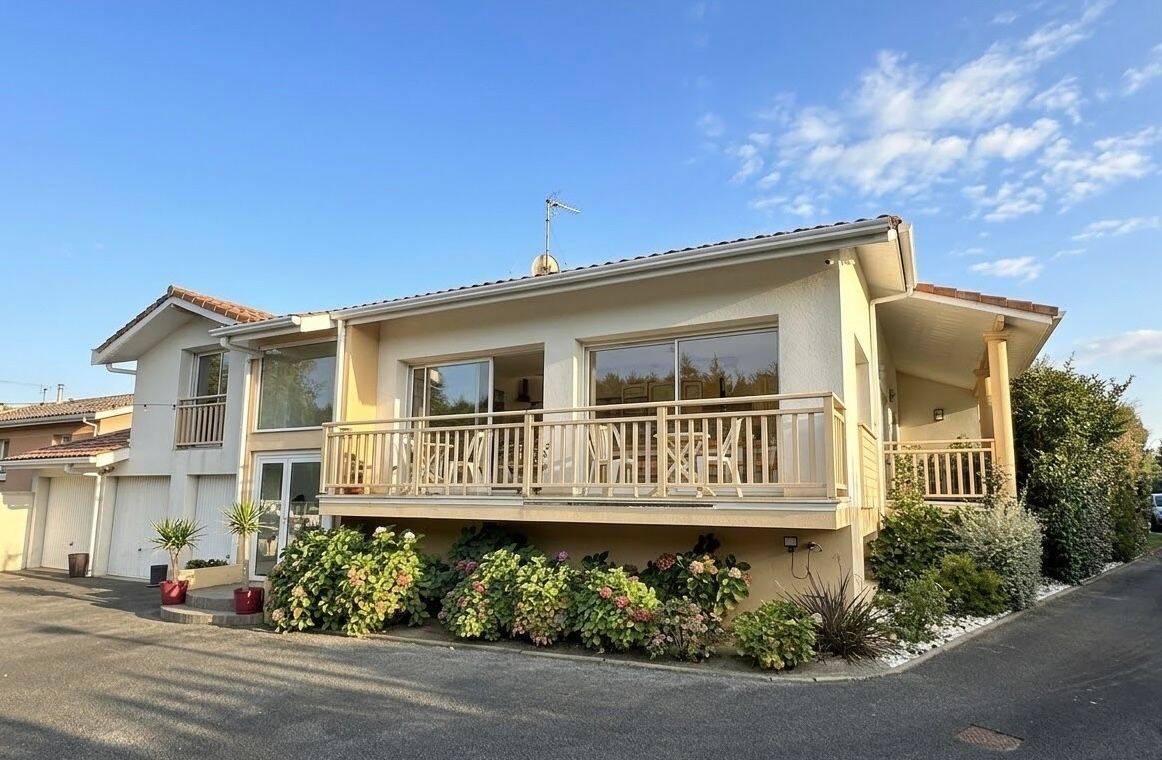 Maison 4 pièces 230 m² · à Tosse · 230 m² · 840 000 €