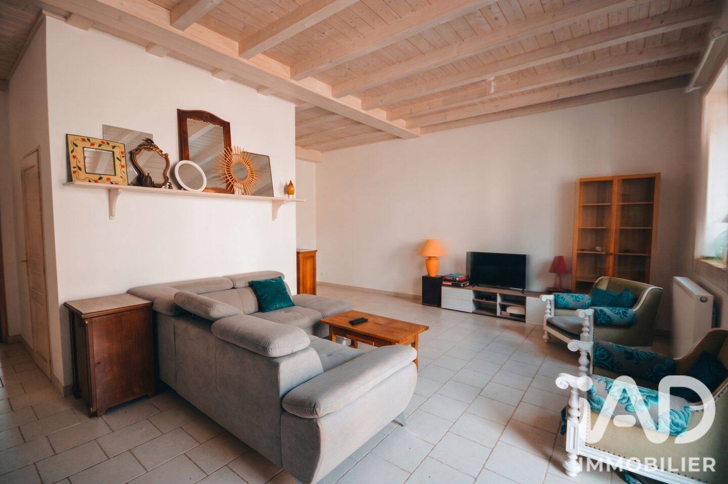 Maison 10 pièces 350 m² · à Lajoux · 350 m² · 390 000 €