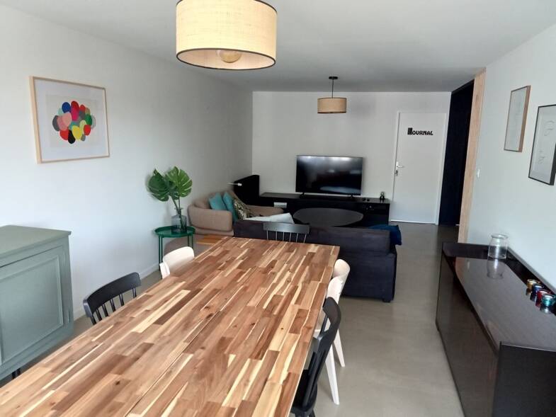 Appartement à louer 500 € 5 pièces 4 chambres 137 m² 1er étage Angers 49000