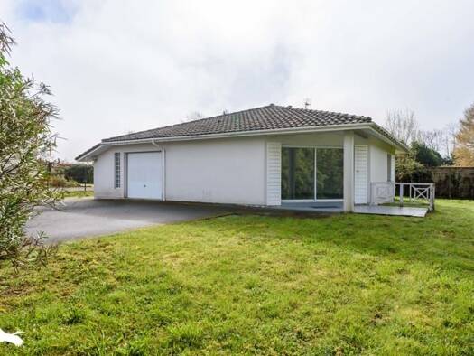 Maison de plain-pied à vendre 189 792 € 3 pièces 2 chambres 77 m² 838 m² de terrain Saint-Sever 40500