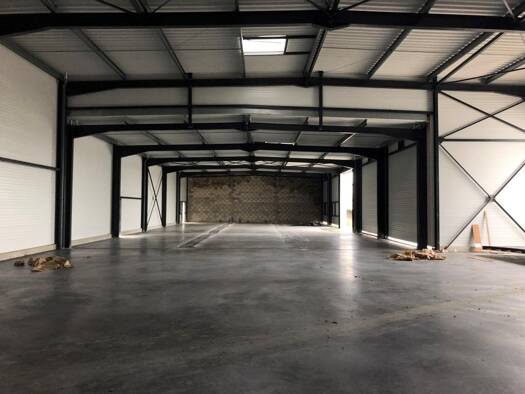 Local d'activités à louer 1 030 € 1 019 m² d'espace de stockage divisible Ouest-Zones d'Activités-Quais Bassens 33530