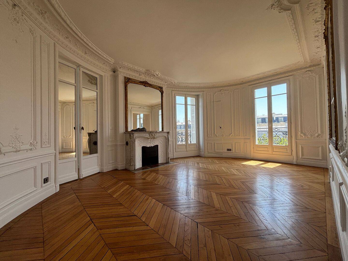 Appartement 5 pièces 193 m² · à Paris 8ème Arrondissement · 193,4 m² · 6 550 €