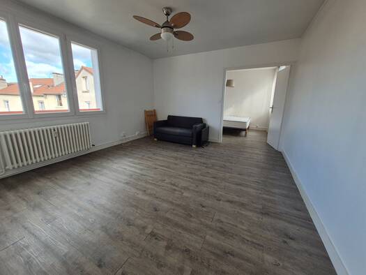 Appartement à louer 550 € 2 pièces 1 chambre 44 m² Étage 4/4 Bergson-La Terrasse Saint-Étienne 42000