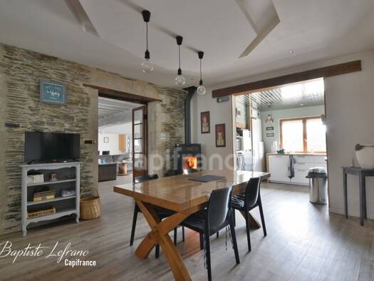 Maison à vendre 570 000 € 8 pièces 4 chambres 203 m² 989 m² de terrain Zone d'Activité Trélazé 49800