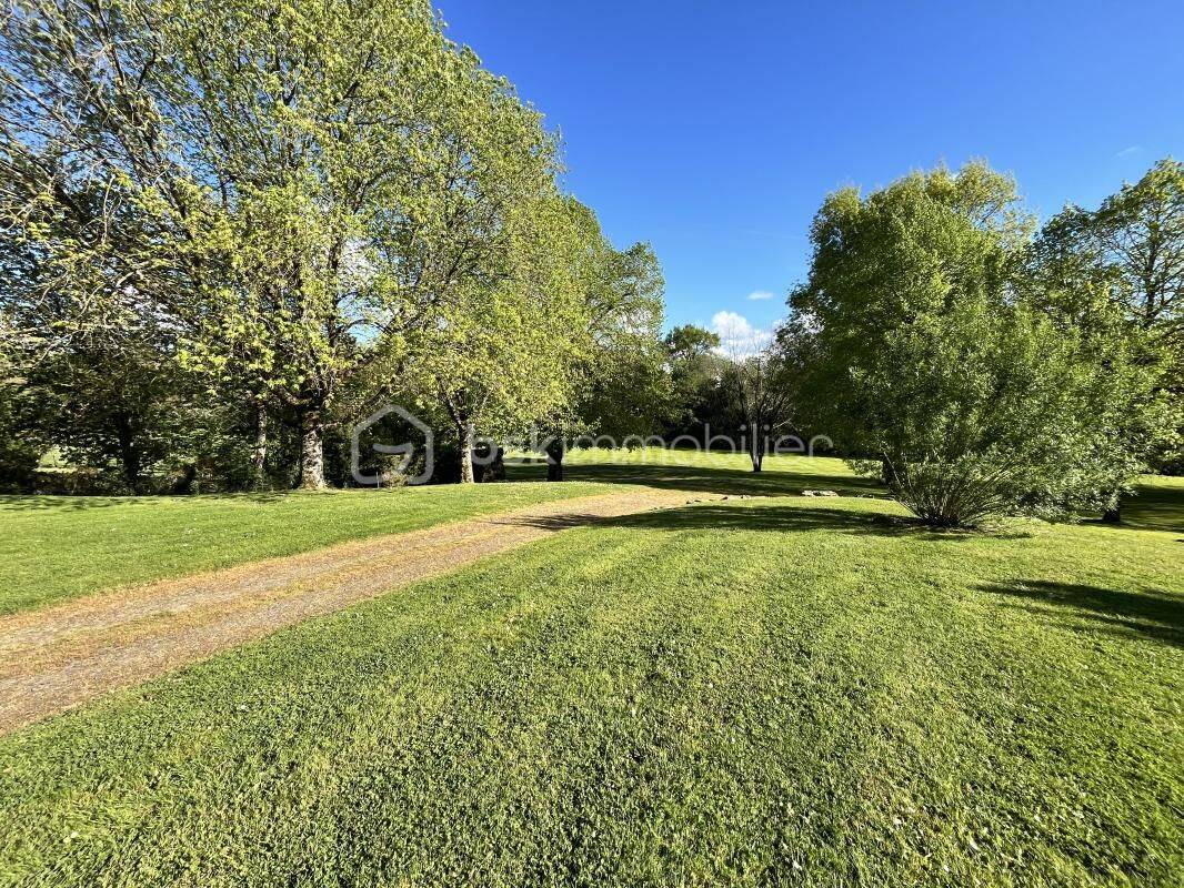 Maison 12 pièces 483 m² · à Montaigu-Vendée · 483 m² · 1 138 000 €