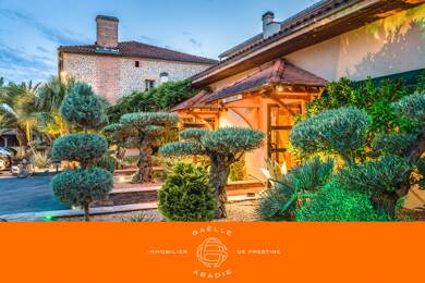 Hôtel particulier à vendre 2 530 000 € 19 pièces 18 chambres 1 613 m² 20 000 m² de terrain Ségos 32400