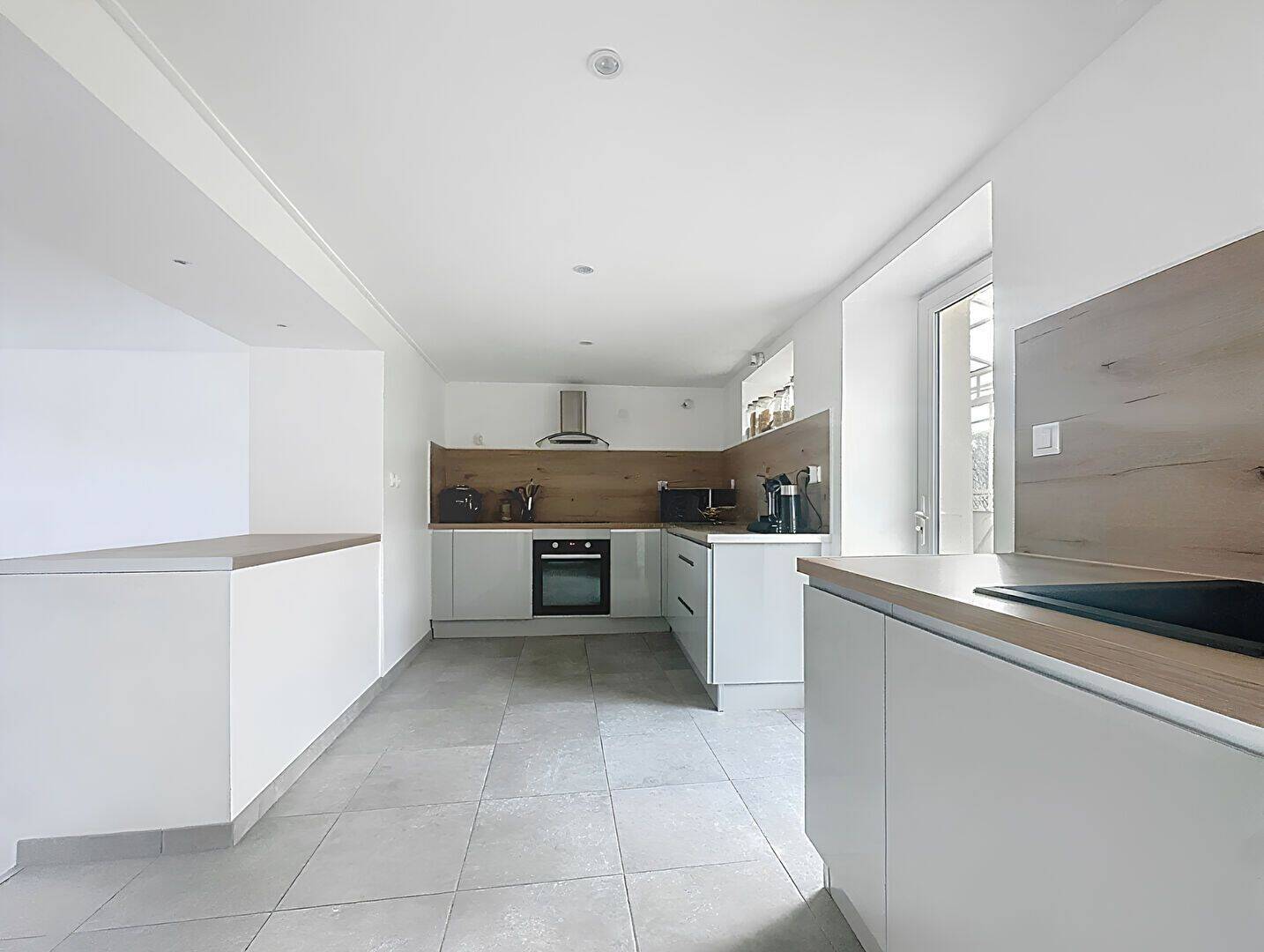 Maison rénovée avec dépendances. — 3