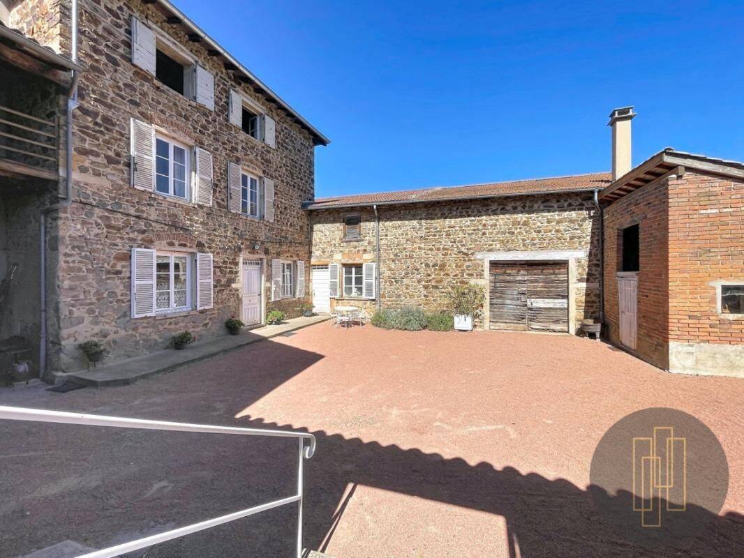 Maison 7 pièces 125 m² · à Vaux-en-Beaujolais · 125 m² · 350 000 €