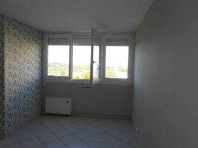 Appartement à louer 400 € 1 pièce 27 m² Étage 4/8 disponible à partir du 18/05/2025 Les Cités Montargis 45200